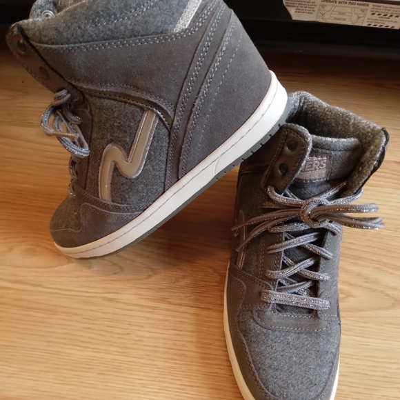 Womens Skechers memory foam size 7 grey - Picture 1 of 5